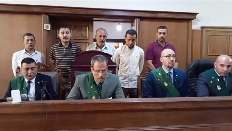 جنايات المنصورة تحيل اوراق طالب للمفتي قتل صديقه للخلاف علي 2000 جنيه