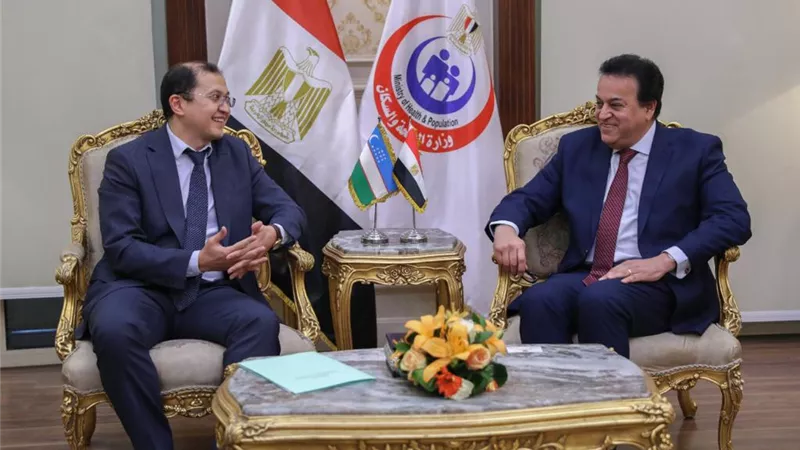 الدكتور خالد عبدالغفار يبحث مع سفير أوزبكستان التعاون في تدريب الأطباء والتمريض