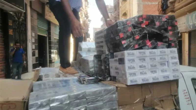 ضبط 82 ألف علبه سجائر مهربه جمركيا وغير مطابقته للمواصفات