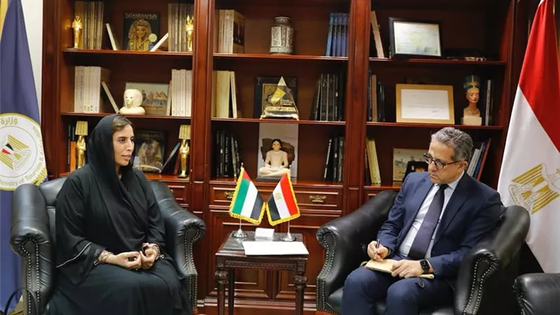 وزير الآثار يبحث مع سفيرة الإمارات بالقاهرة تعزيز التعاون في القطاع السياحي
