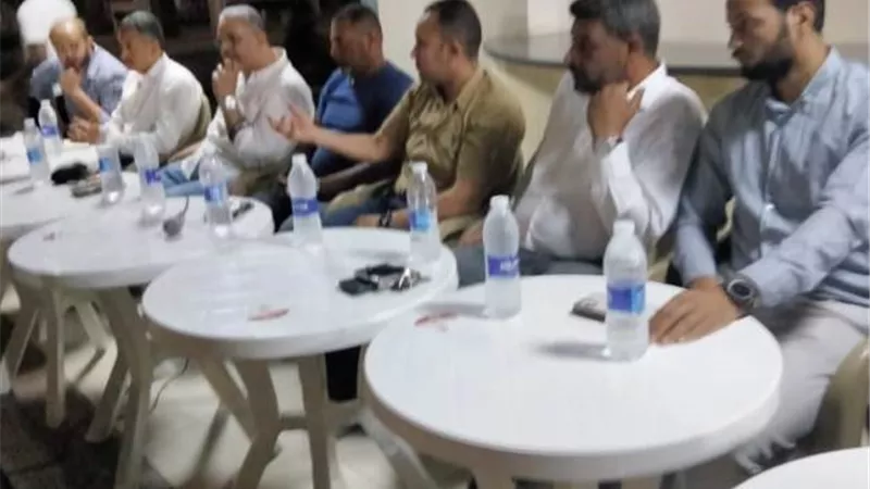 تعرف على تفاصيل اجتماع رئيس جهاز 15 مايو مع ممثلى سكان المدينة.. بالصور
