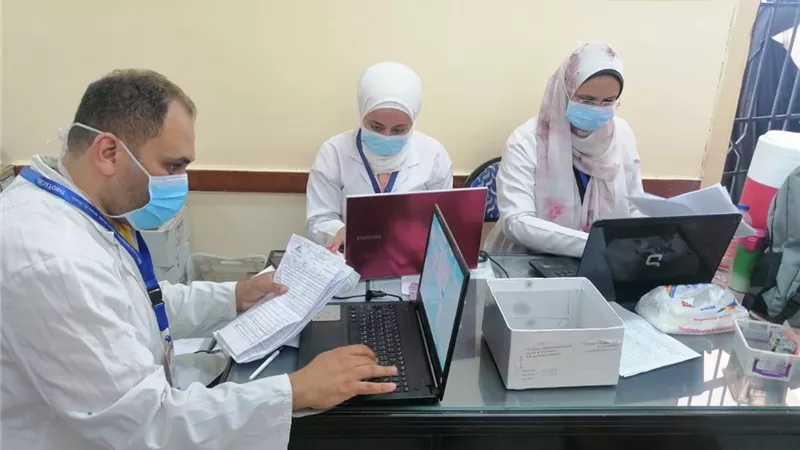 علاج ١١٠٠ مواطنا في قافلة طبية بدمياط..صور