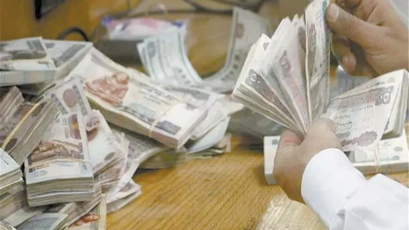 تثبيت سعر الفائدة.. يحفظ قيمة الجنيه أمام الدولار