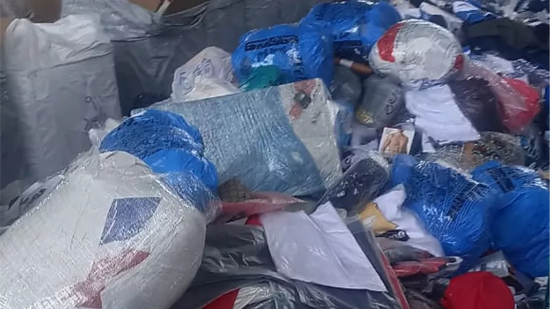 جمارك سفاجا تضبط محاولة تهريب كمية من الملابس الجاهزة