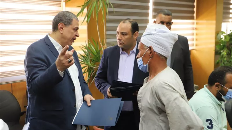 القوى العاملة: صرف 1.3 مليون جنيه مستحقات تعويض وثائق تأمين لأسر العمالة غير المنتظمة