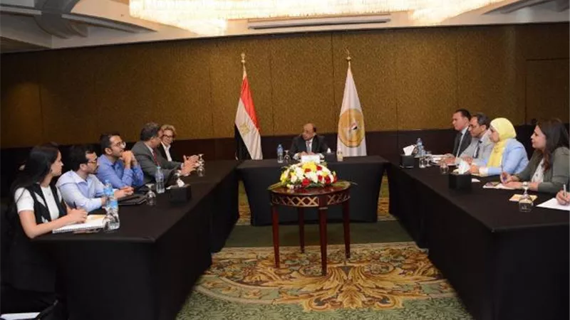 وزير التنمية المحلية يتابع مع وفد البنك الدولى مستجدات برنامج تنمية الصعيد وملفات التعاون في مؤتمر المناخ القادم بشرم الشيخ