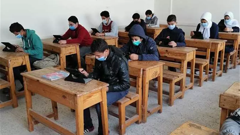 ضبط شخص وابن شقيقه يديران قناة على 