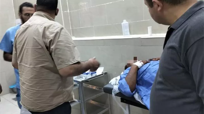 الحفناوى يتفقد طوارئ الجراحة والعظام بمستشفى السويس العام