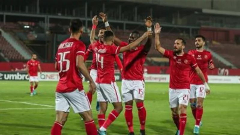 قائمة الأهلى لمواجهة بيراميدز.. عودة معلول وغياب تاو والشحات