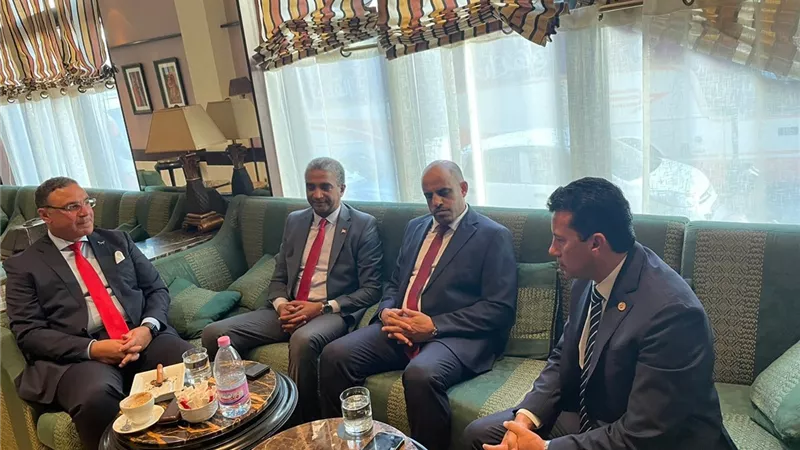 وزير الرياضة يلتقى نظيريه الليبي والتونسي