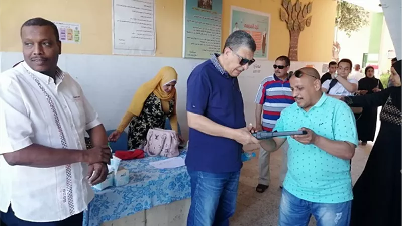 بالصور ..وكيل تعليم أسوان يتابع امتحانات الثانوية العامة أمام أربع لجان