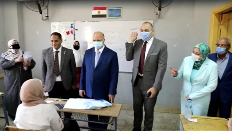 محافظ القاهرة يتفقد لحان امتحانات الثانوية العامة