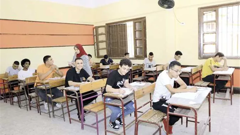 وسط إجراءات أمنية واحترازية مشددة..طلاب الثانوية العامة يؤدون امتحان اللغة العربية