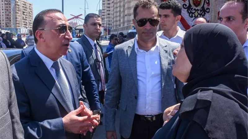 محافظ الاسكندريه يتفقد لجان امتحانات الثانويه العامه