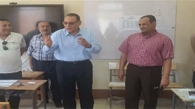 محافظ الشرقية يتفقد لجان إمتحانات الثانوية العامة بمركزي كفر صقر وأبوكبير