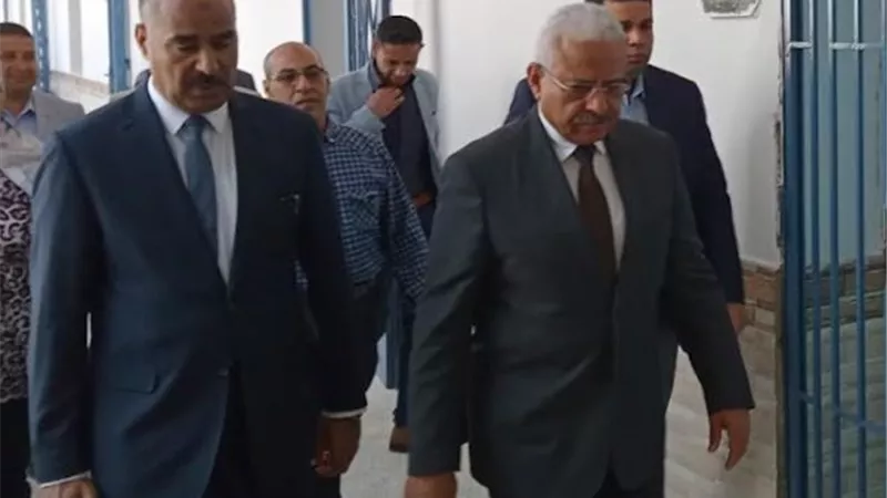 محافظ السويس يتفقد امتحانات الثانوية العامة