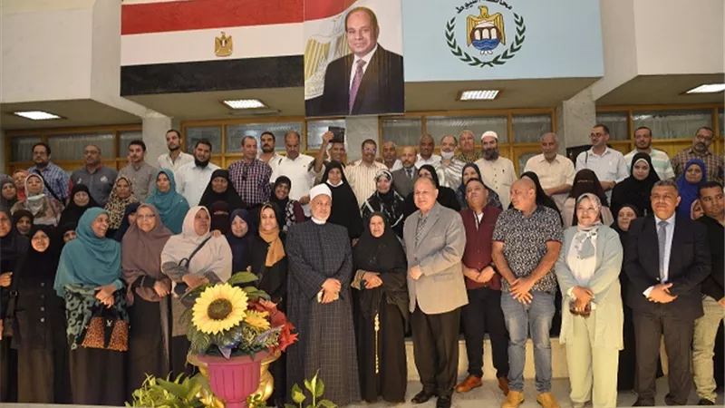 محافظ أسيوط يشهد حفل تسليم تأشيرات حجاج الجمعيات الاهلية بالمحافظة