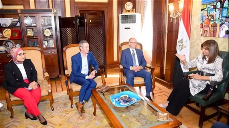 نبيلة مكرم تستقبل مساعد نائب وزير الخارجية الكندى لبحث سبل التعاون
