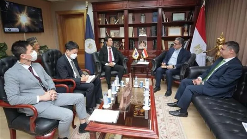 وزير السياحة والآثار يلتقي سفير كوريا الجنوبية بالقاهرة لبحث سبل التعاون المشترك بين البلدين