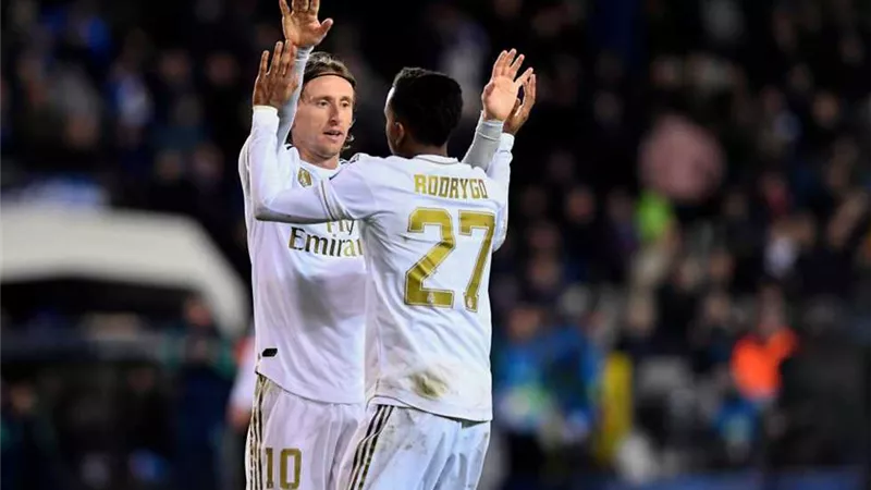 ريال مدريد يسعى لتحصين نجم الفريق