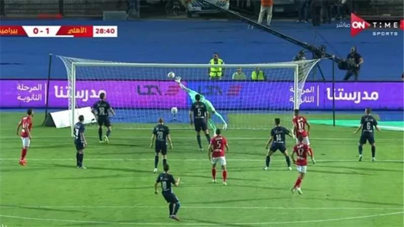 نادر السيد: شريف إكرامي يتحمل مسئولية الهدف الأول للأهلي