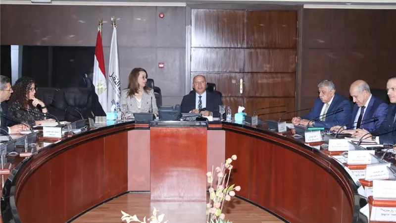 وزير النقل يستقبل المدير التنفيذي لمكتب الأمم المتحدة للمخدرات والجريمة