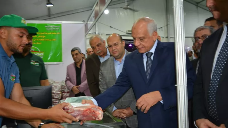 محافظ الجيزة يفتتح معرض 