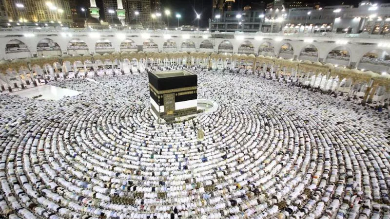 رحالة عراقي يصل إلى مكة المكرمة قادماً من بريطانيا مشيا على الأقدام لأداء الحج