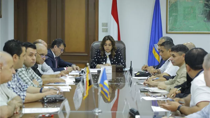 محافظ دمياط ترأس اللجنة العليا لإدارة مواقف سيارات الأجرة..صور