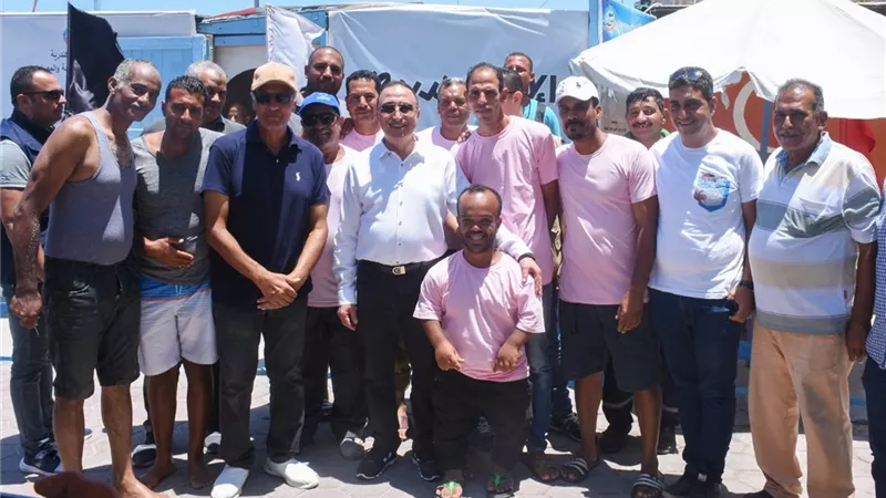 محافظ الأسكندرية يستقبل ذوى الهمم بأبو المطامير في شاطىء المندرة ..صور