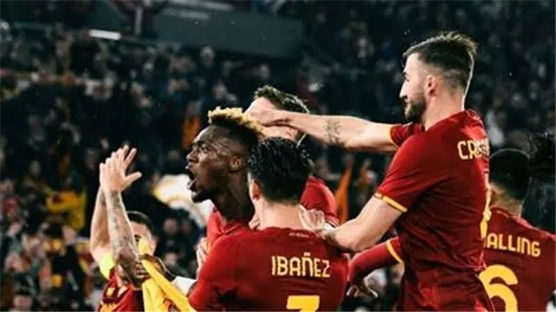 قرار غريب من روما بشأن لاعب برشلونه