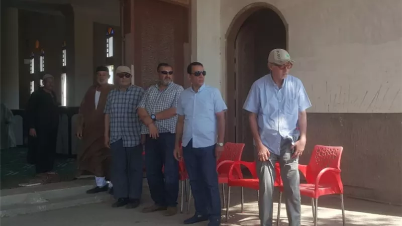عبد العزيز مخيون يشيع جنازة والدته بمسقط رأسه بالبحيرة