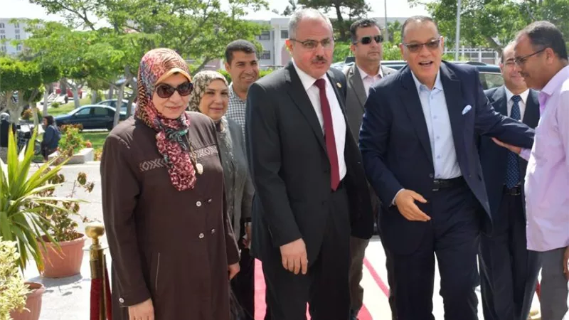 بروتوكول تعاون بين جامعة القناة ونقابة صيادلة الشرقية..صور