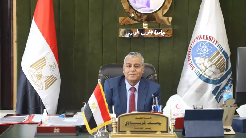 رئيس جامعة جنوب الوادي يهنئ الرئيس السيسي بذكرى ثورة ٣٠ يونيو المجيدة
