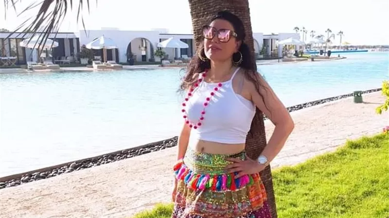 عبير صبرى تشعل السوشيال ميديا بألوان مبهجة ..شاهد