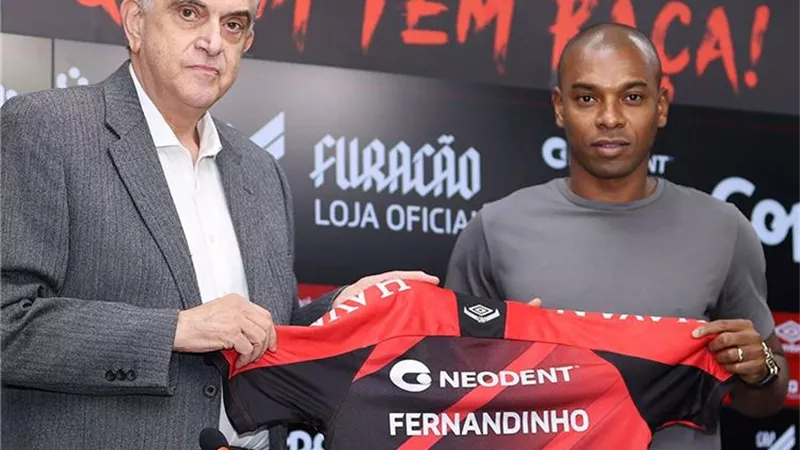 رسميا .. لاعب مانشستر سيتى الى الدورى البرازيلى