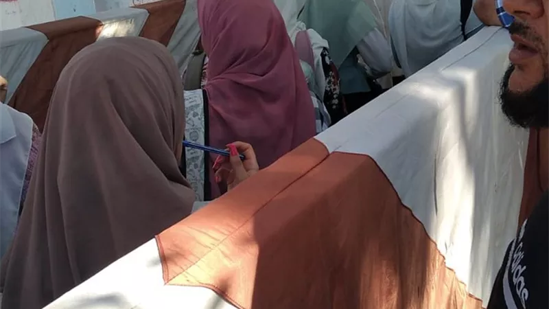 توافد طلاب الثانوية العامة على مقار اللجان بالإسكندرية لآداء امتحان اللغة الأجنبية الثانية