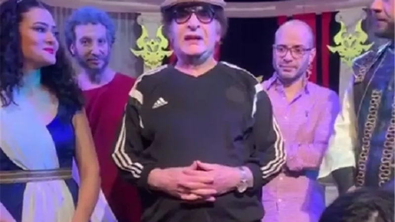 محيى اسماعيل يشيد بمسرحية 