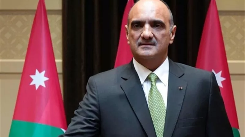 رئيس الوزراء الأردني يؤكد عودة الحياة إلى طبيعتها بمدينة العقبة