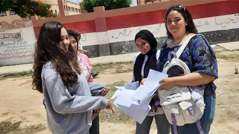 طلاب الثغر فرحين بأمتحان اللغة الثانية