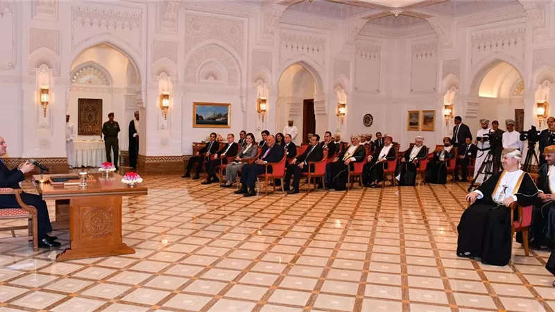 الرئيس السيسى يلتقى رؤساء كبرى الشركات في سلطنة عمان