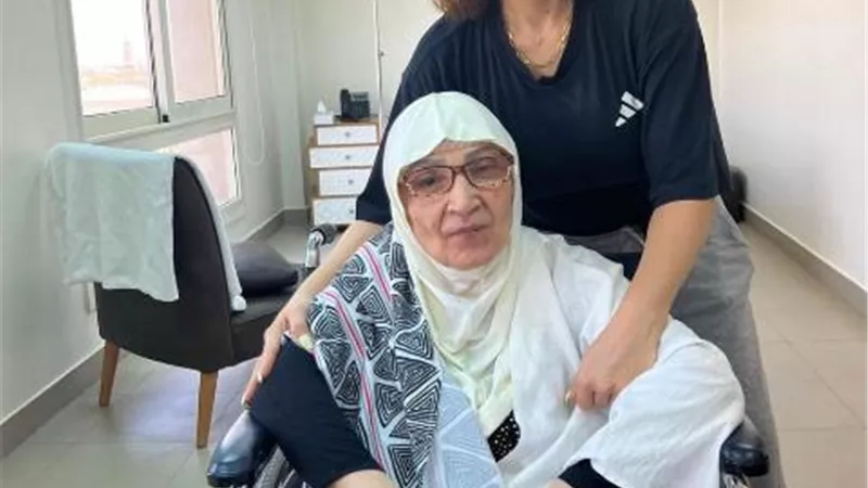 بعد إجراء عملية جراحية دقيقة - روجينا تكشف تفاصيل الازمة الصحية لوالدتها