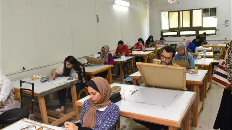 طلاب السويس سعداء بسهولة امتحان اللغة الاجنبية الثانية