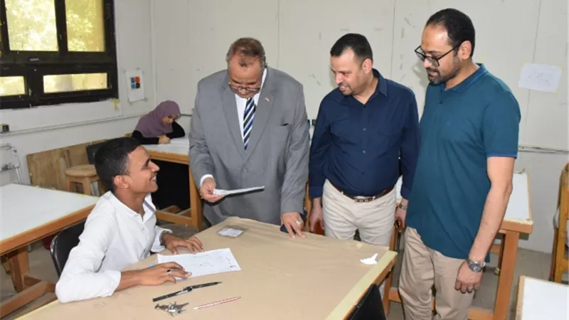 نائب رئيس جامعة الأقصر يتفقد سير الامتحانات بكليتي السياحة والفنادق والفنون الجميلة
