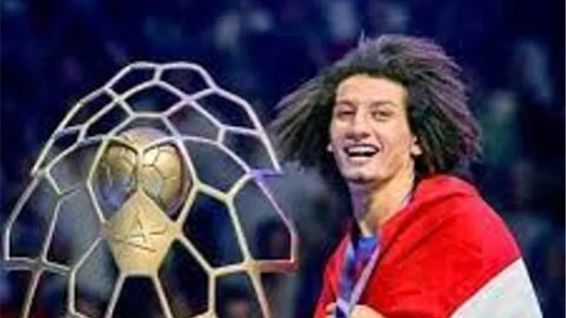 علي زين يغادر إلى الجزائر للانضمام لبعثة منتخب اليد