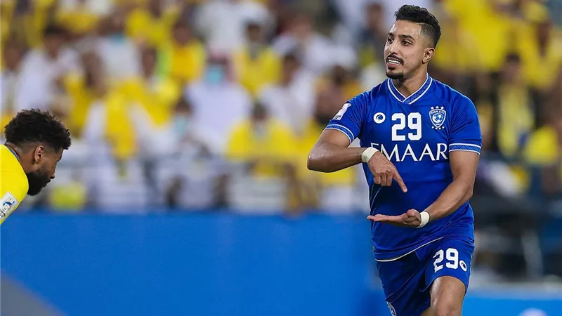 الدوسرى يزين التشكيل المثالى للدوري السعودي 2022