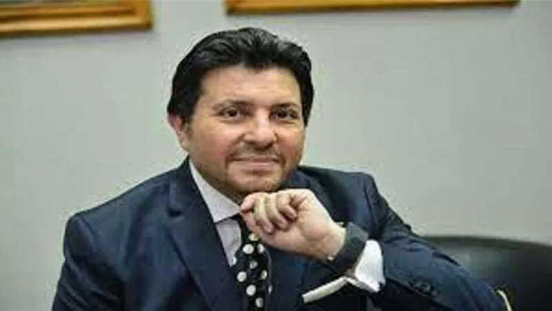 السبب الحقيقى لاستقالة هانى شاكر من منصبه كنقيب