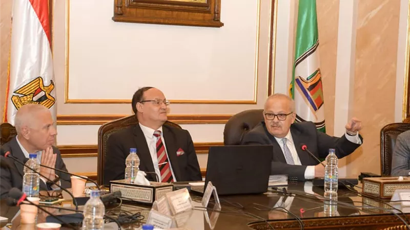 الخشت يشيد بنجاح المنظومة الامتحانية ويوجه بسرعة إعلان النتائج بعد مراجعتها بدقة