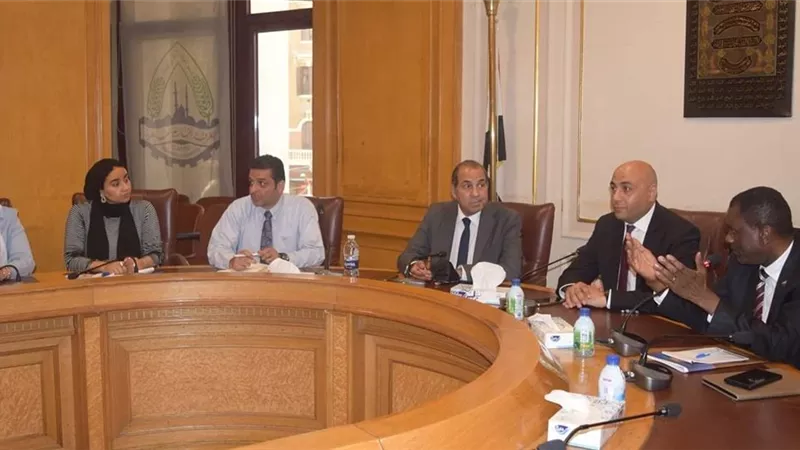 سفير ناميبيا يزور غرفة القاهرة لبحث سبل زيادة التبادل التجاري والاستثماري