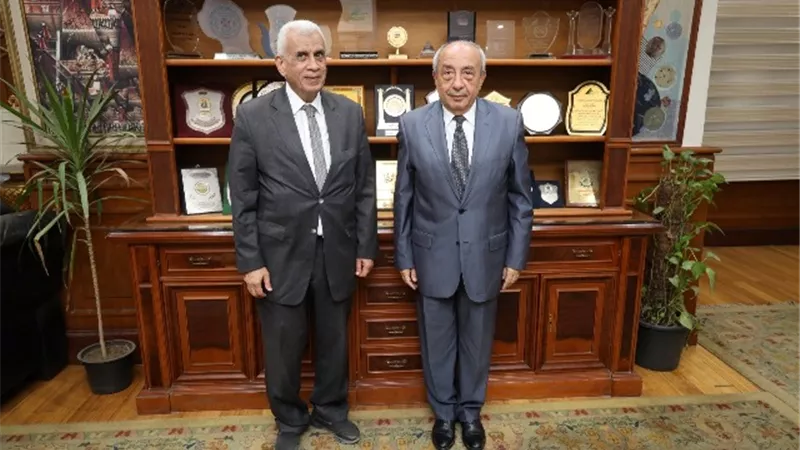 نقيب المهندسين يناقش محاور وقضايا «الحوار الوطني» مع الأمين العام بالتجاريين